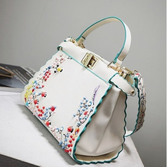 BOUTIQUE Handbags - Beautiful Spring